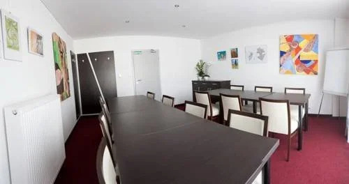 F - Team Hotel
