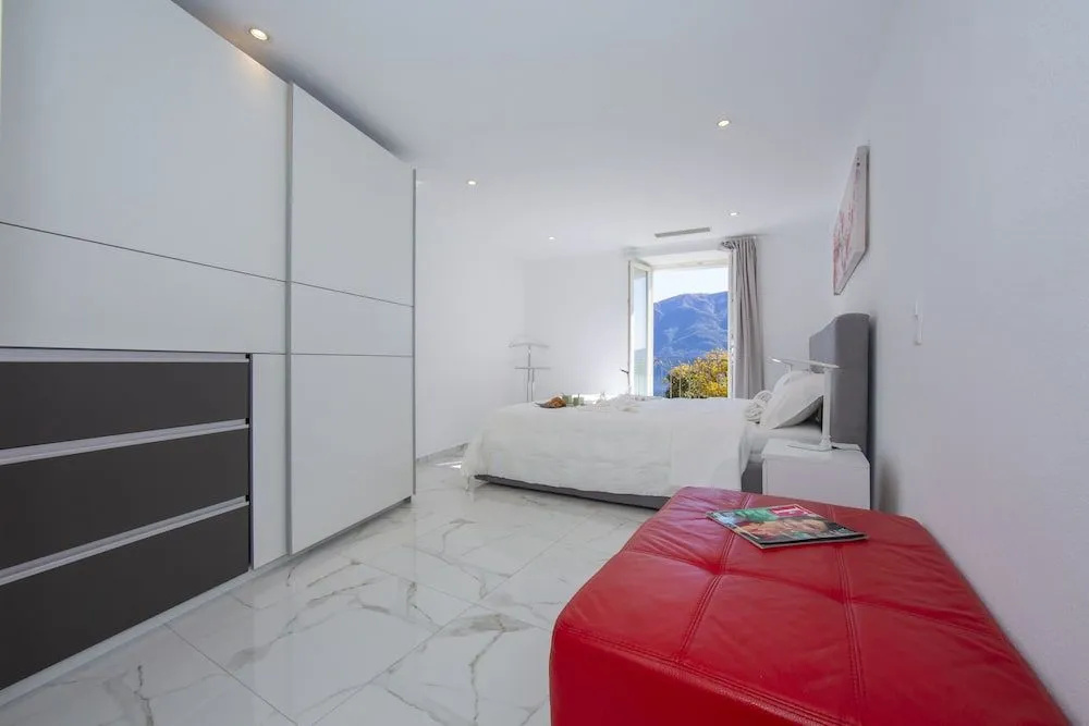 Red View Apartment