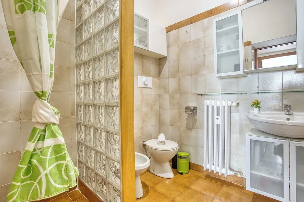 Adorable flat near centre