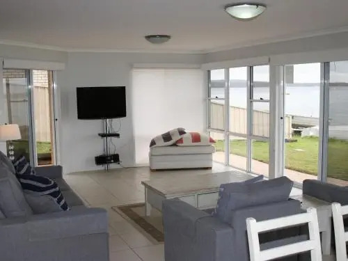 1 'The Clippers' 131 Soldiers Point Road - fabulous waterfront unit