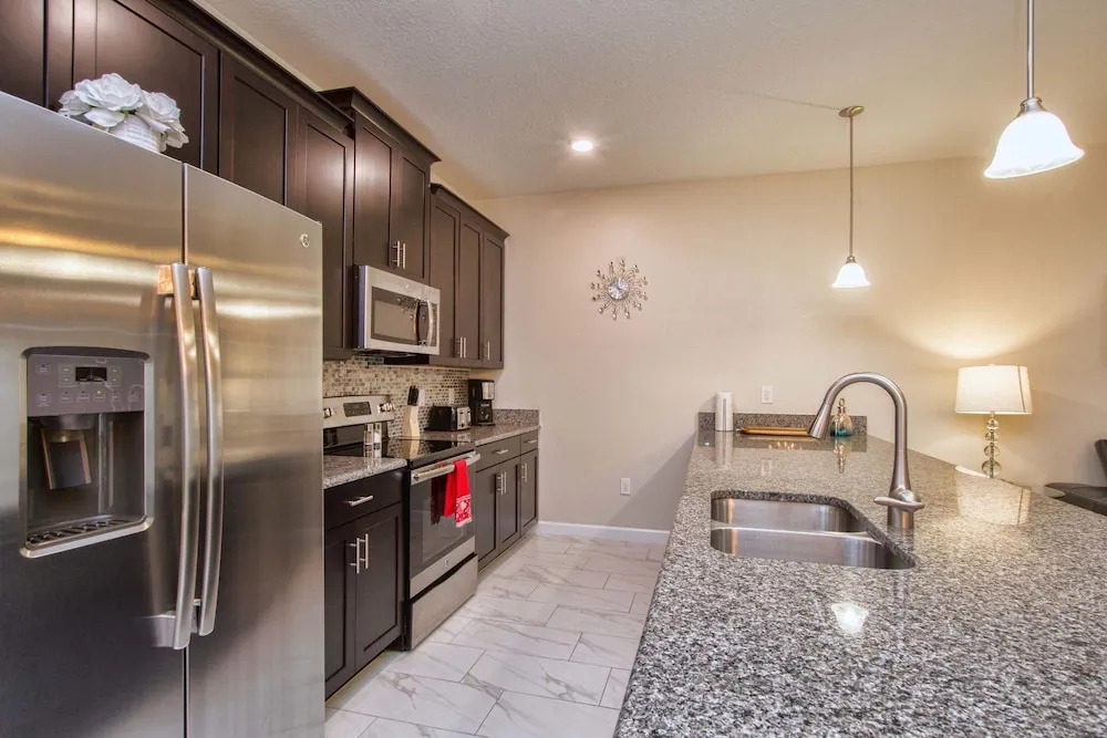 Storey Lake 4 Bedroom Townhome w Splashpool - 1625ST
