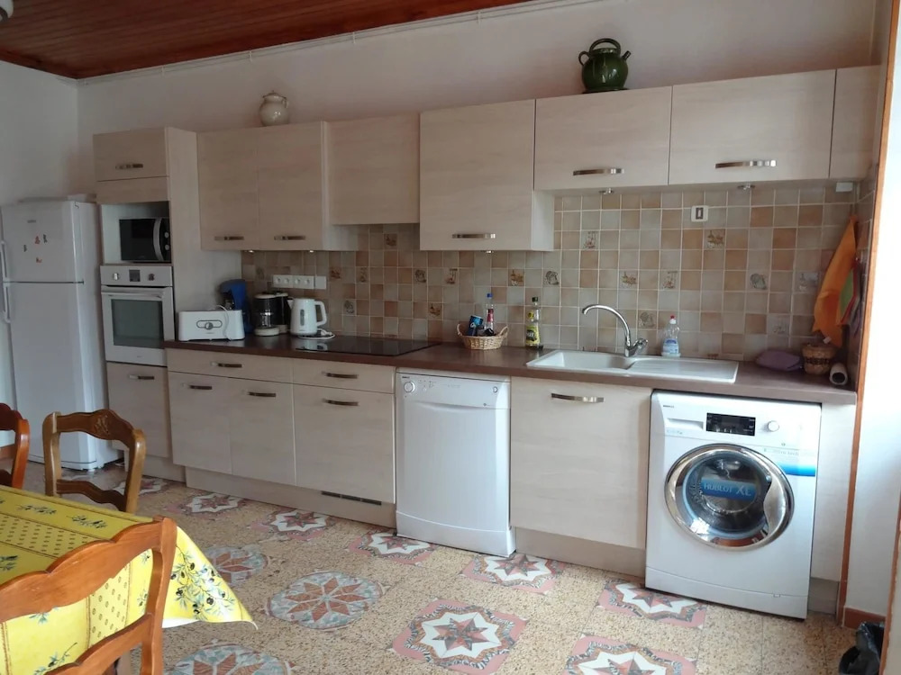 House With 5 Bedrooms in Robiac-rochessadoule, With Enclosed Garden