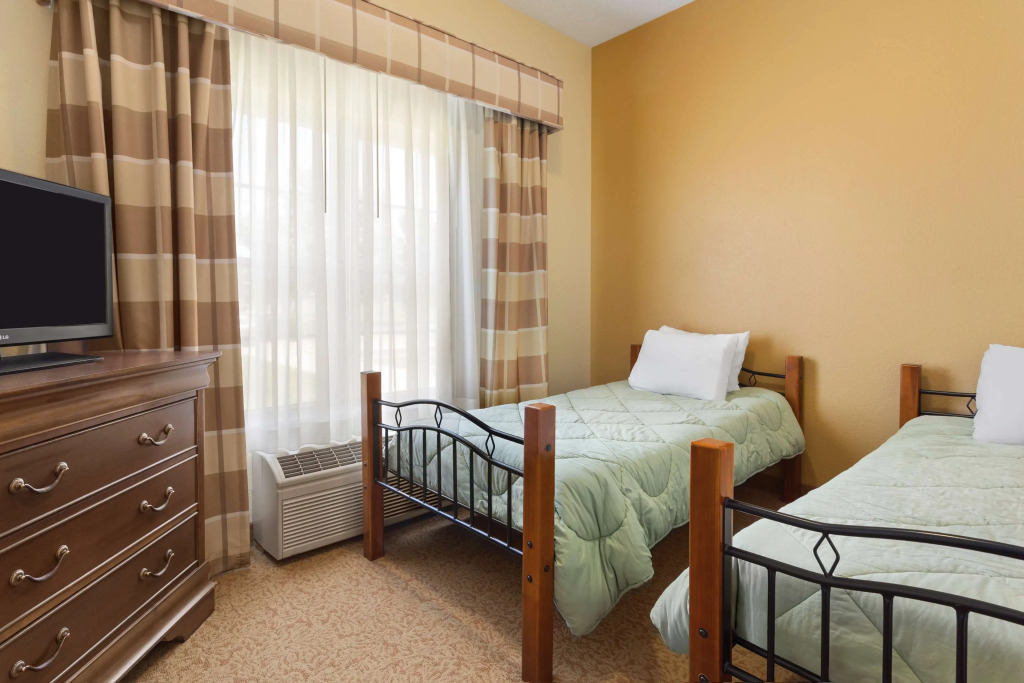 Country Inn & Suites by Radisson, Salina, KS