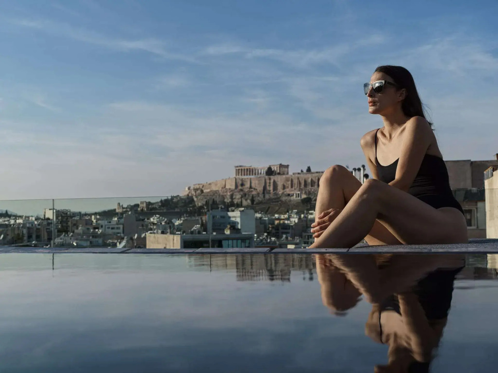 Monastik Living in Athina