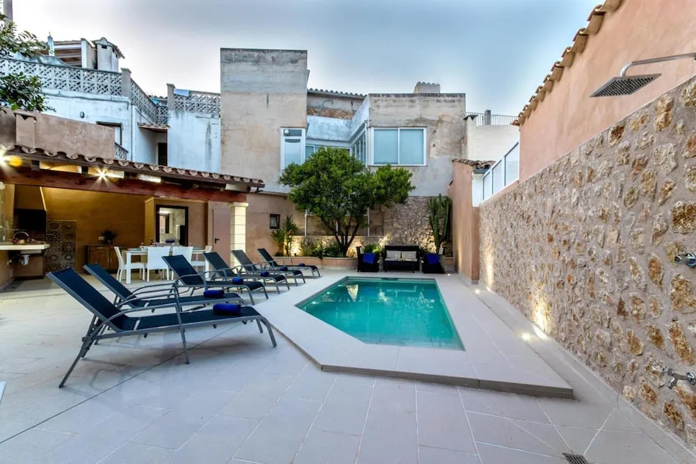 House - 4 Bedrooms with Pool and WiFi - 107923