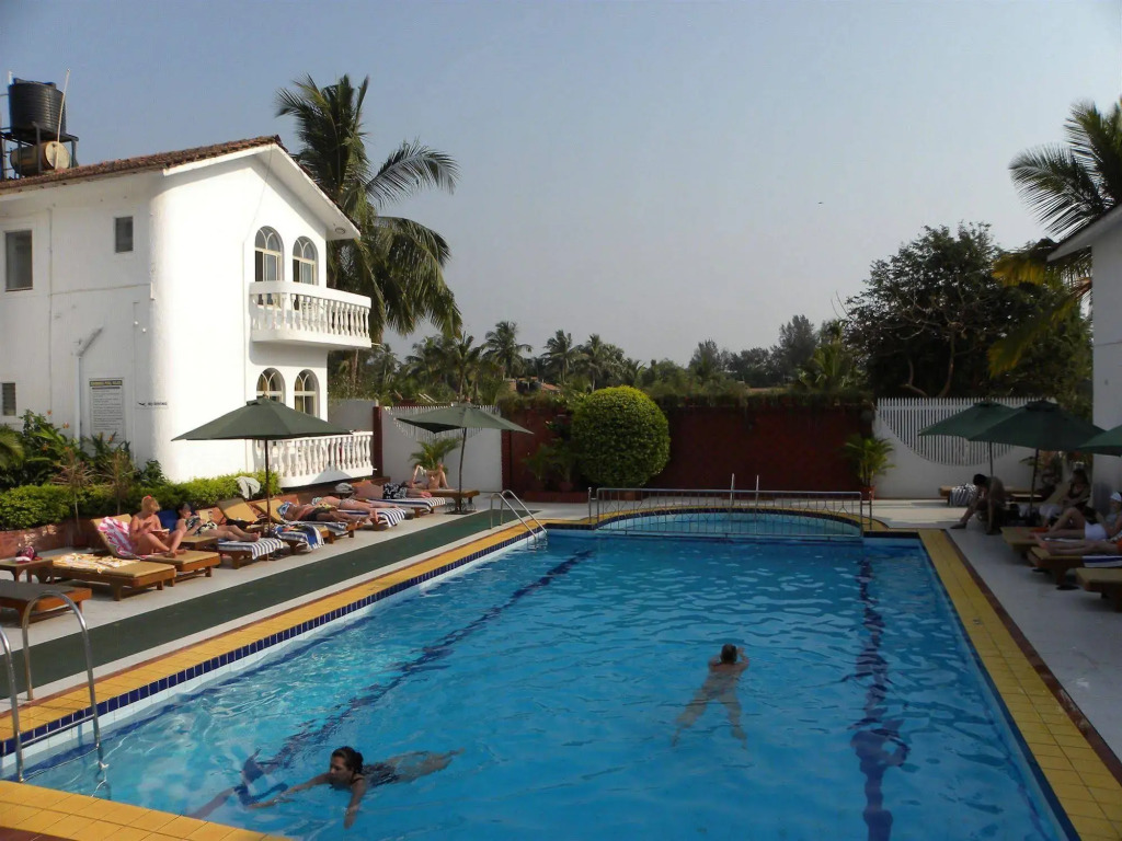Colonia Santa Maria, A Club M Associate