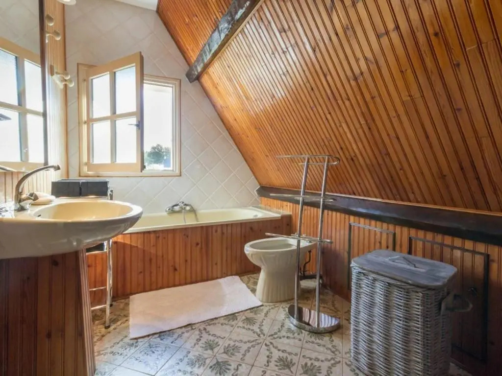 Chaumière Typique en Brière avec Cheminée, WiFi, et Terrasse - Idéal Familles - FR-1-306-1131