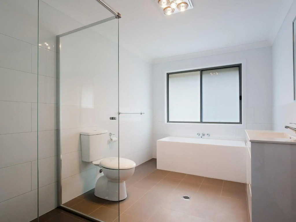 5b Bent Street large house with ducted air con foxtel and wifi