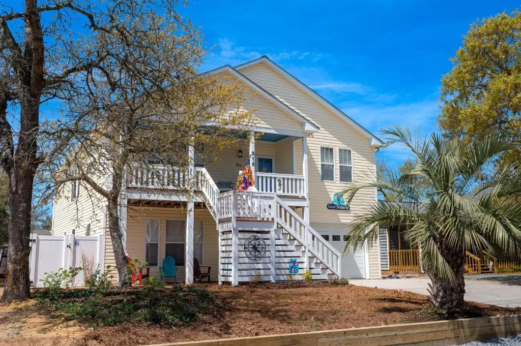 The Sassy Seahorse by Oak Island Accommodations