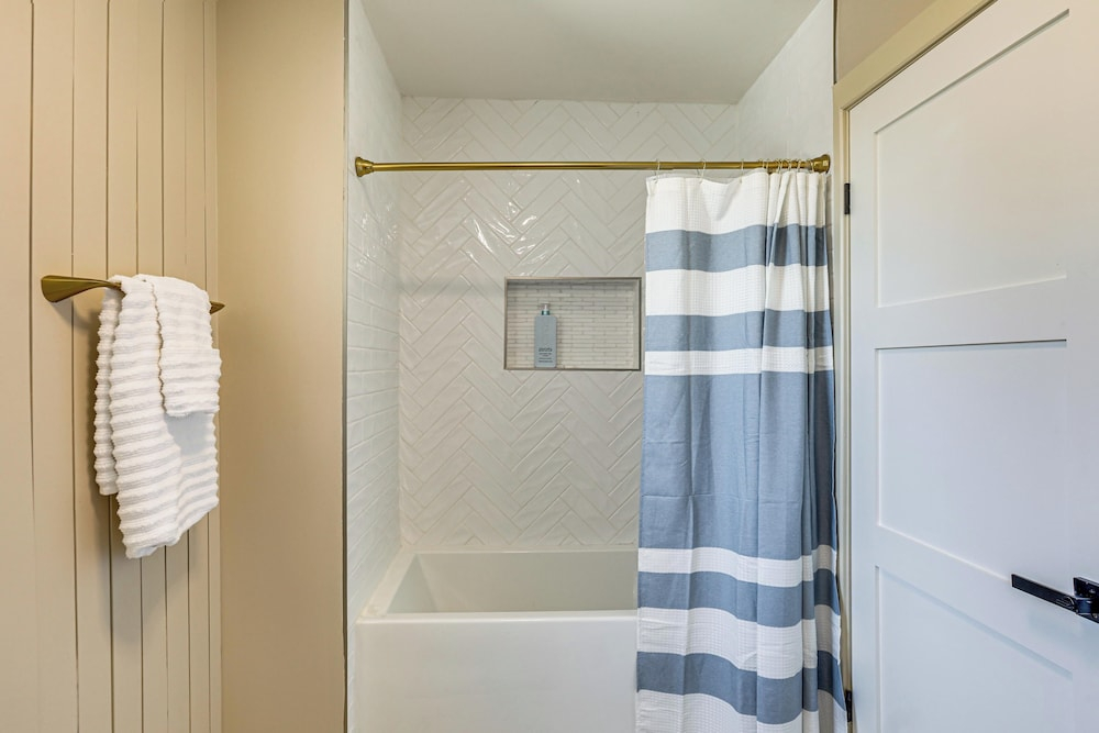 Walk to Public Transit: Family Home in Mount Airy!