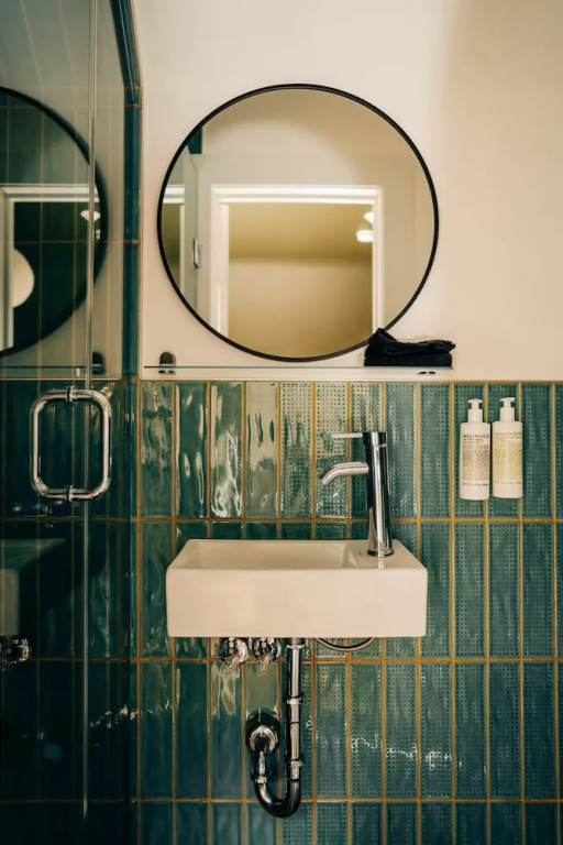 Somewhere Inn Collingwood Boutique Hotel