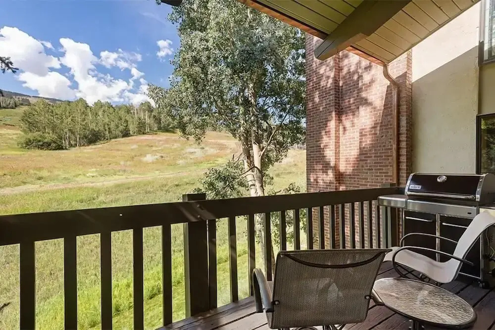 3 BR Penthouse w Hot-tub -mountain Views