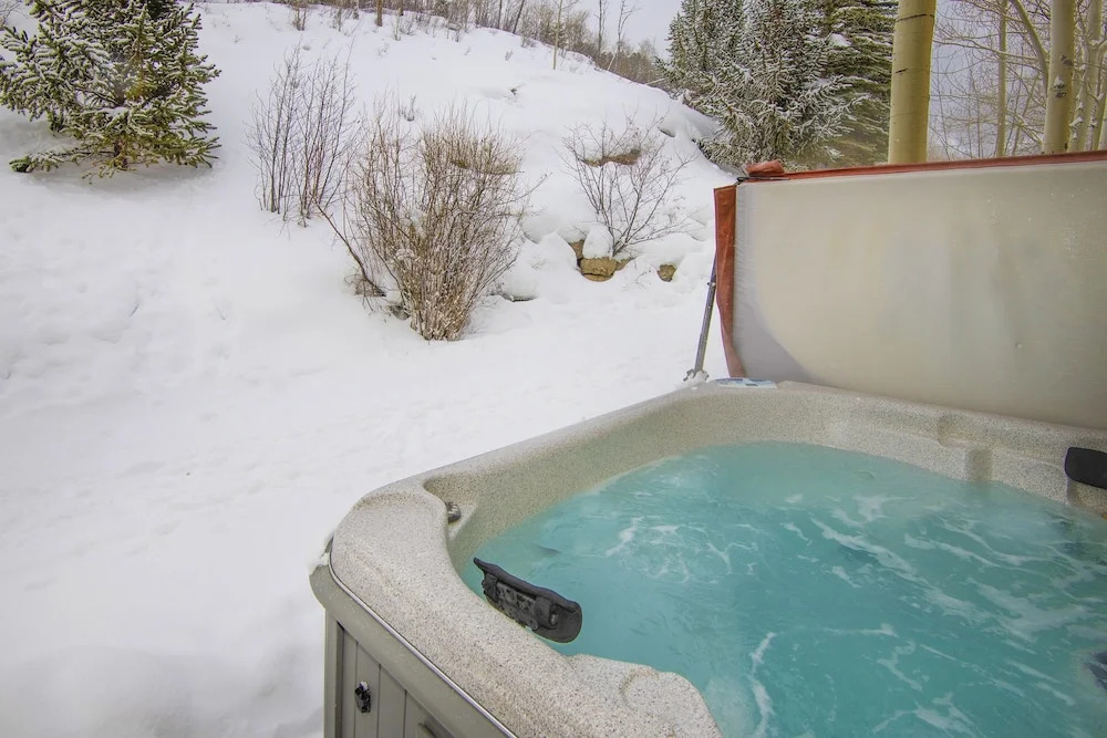 Ski In Ski Out Townhome in Rocky Mountain Access to Elkhorn Chairlift by RedAwning