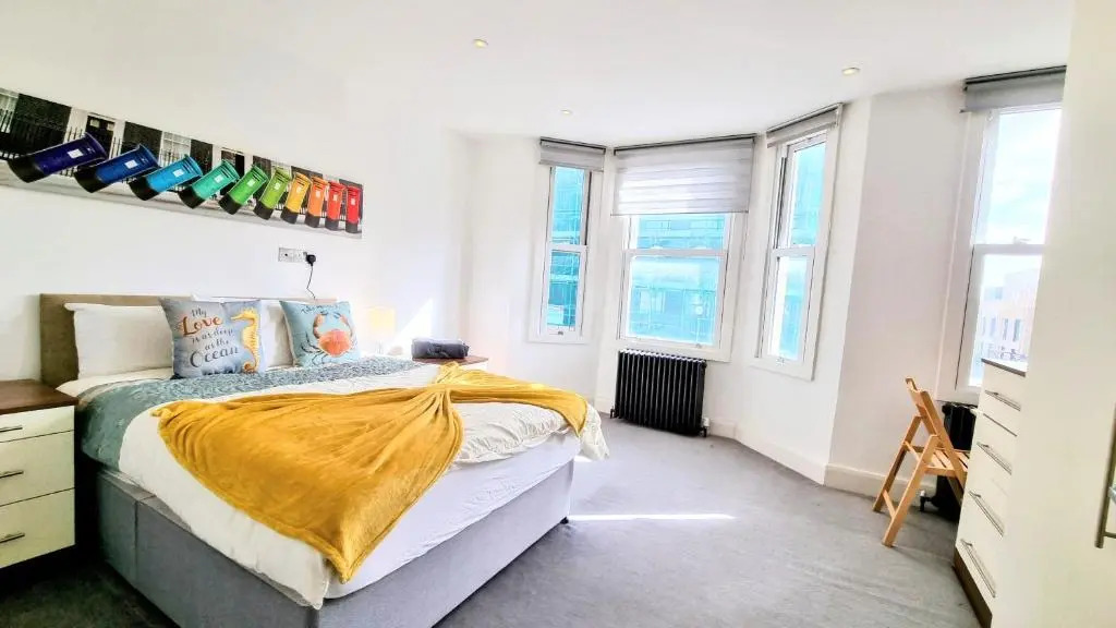 Surbiton Luxury Garden House 19