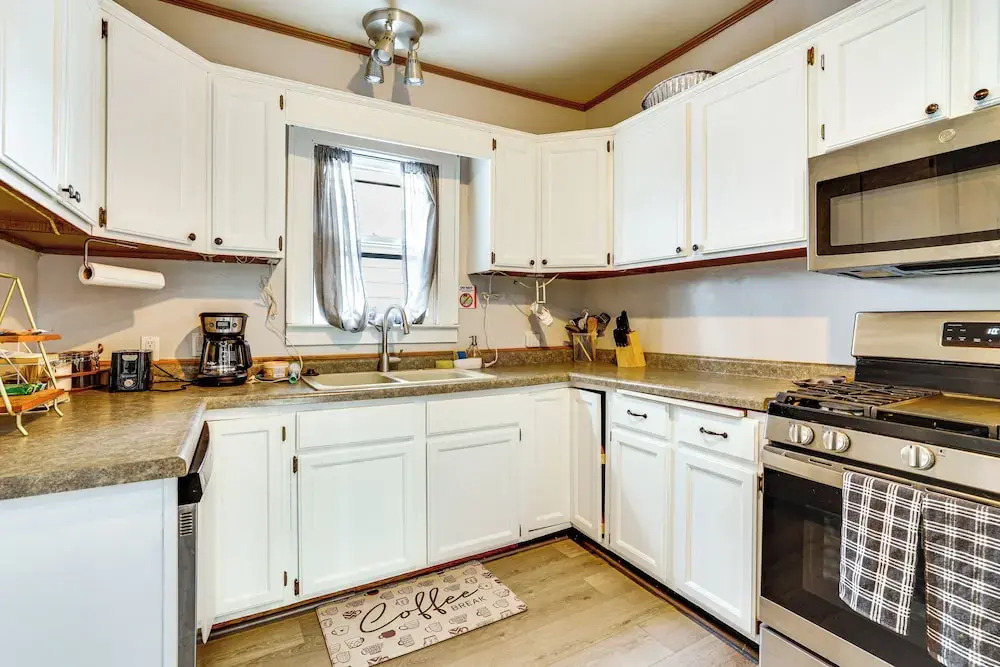 2 Mi to Nordeast Breweries: Cozy Minneapolis Home