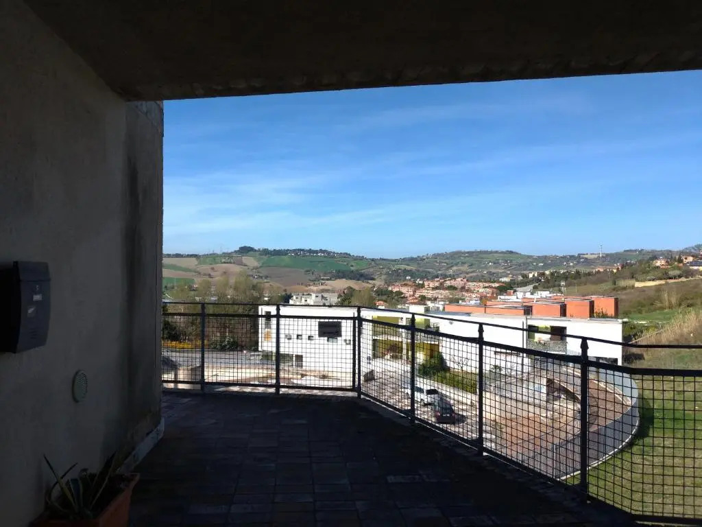 Via Brecce Bianche, 70