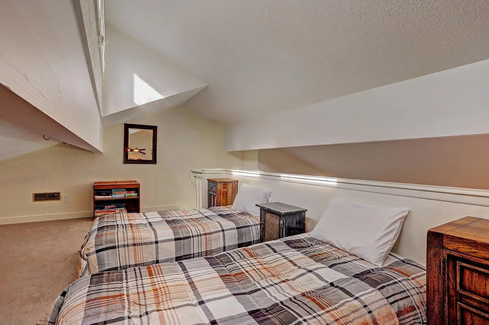 Lances West 13 1 Bedroom Condo by RedAwning