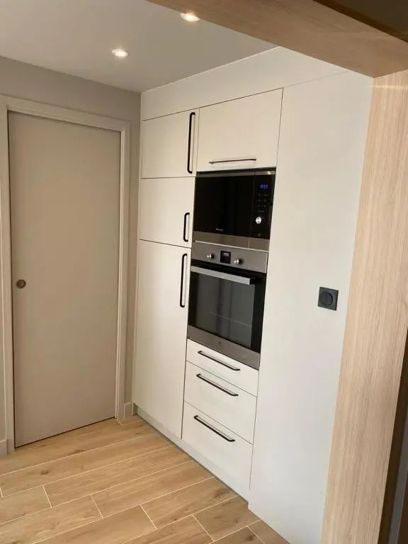 LE CALI, P2 Cabine dans une résidence avec piscine, vue mer et parking privé