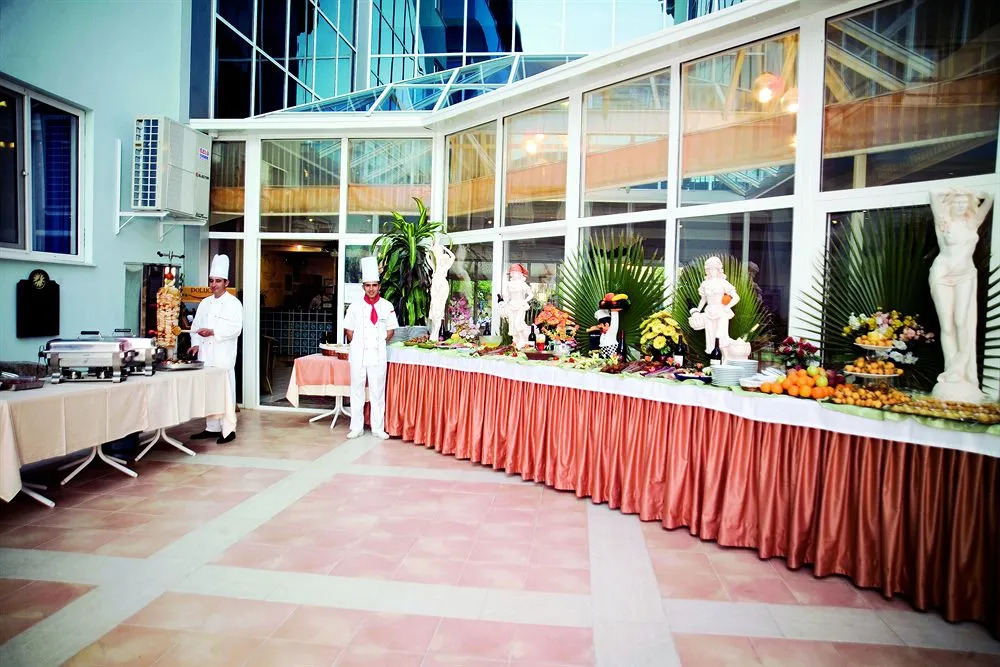 Risus Suit Hotel
