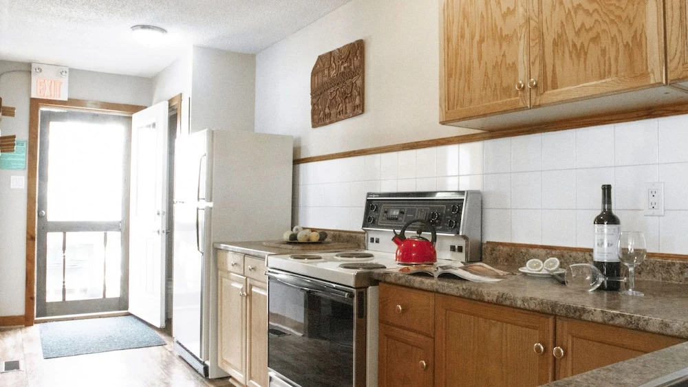 4 Bedroom Apartment near Blue Mountain Village, Private Beach Access, BBQ, Petfriendly