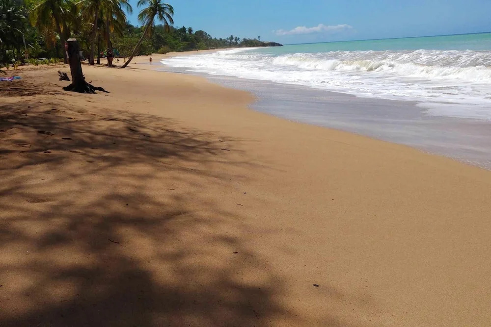 House with 2 Bedrooms in Sainte-Rose, with Enclosed Garden And Wifi - 300 M From the Beach