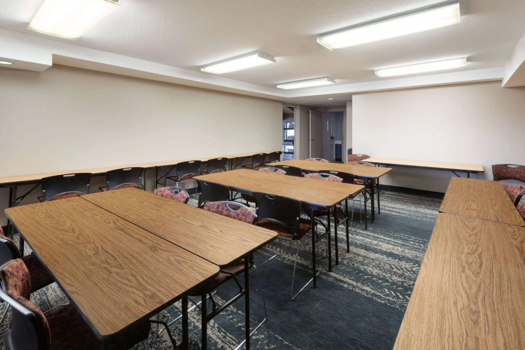 AmericInn by Wyndham North Branch