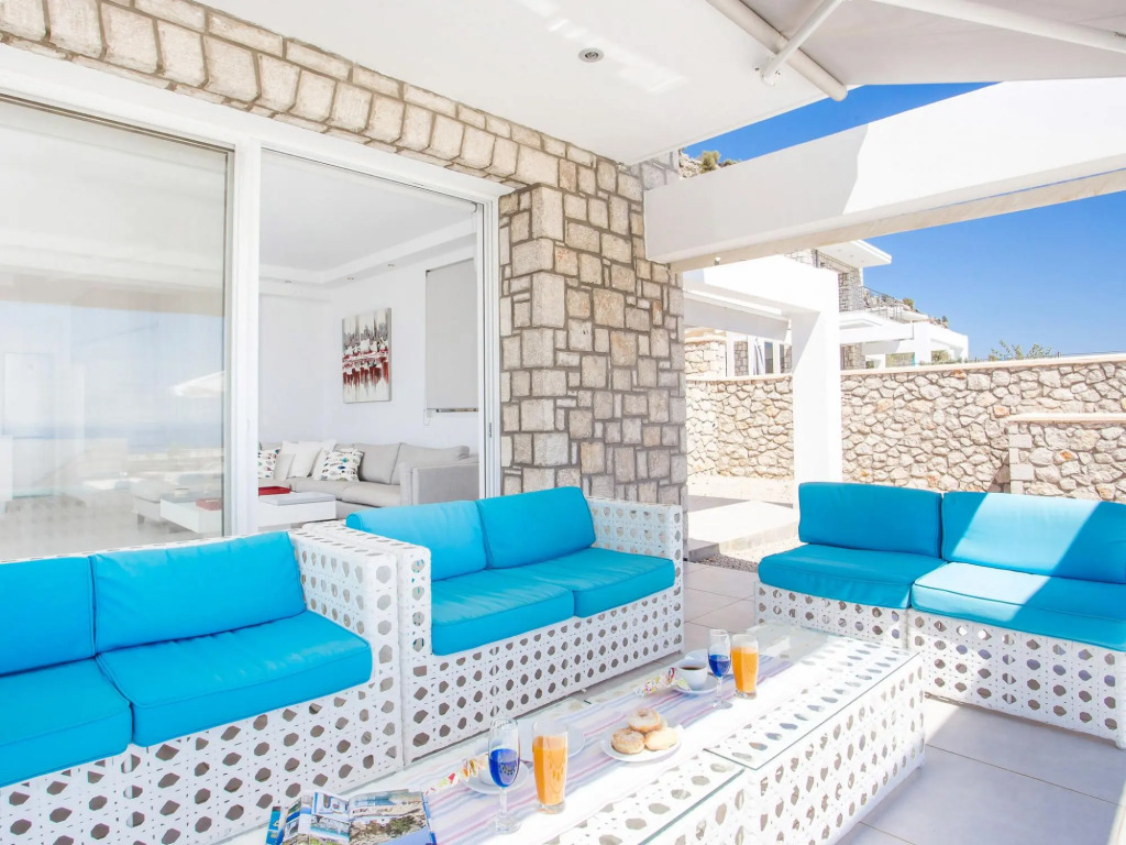 Villa in Rhodes with Infinity Pool & BBQ