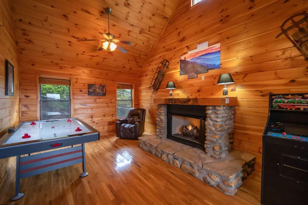 Smokerise Lodge by Heritage Cabin Rentals