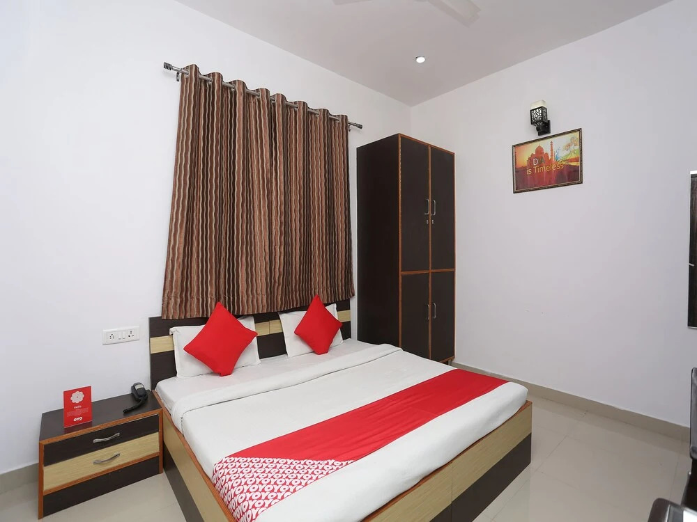 Hotel Taj Niwas by OYO Rooms