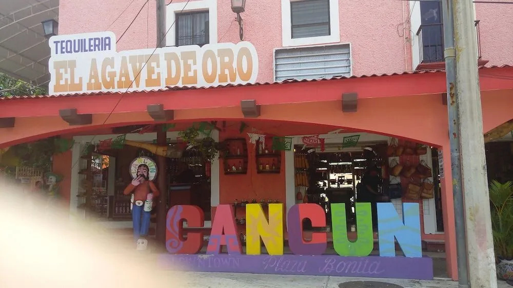 Hostal La Rivera Inn