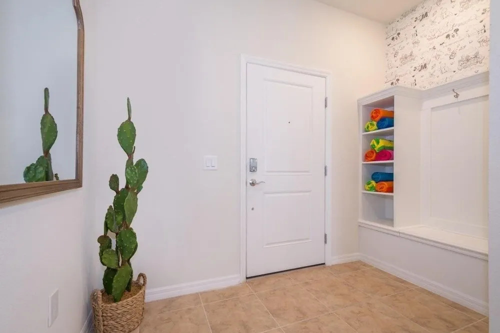 Luxurious 5 Bed Home with Private Pool in Solterra Townhouse