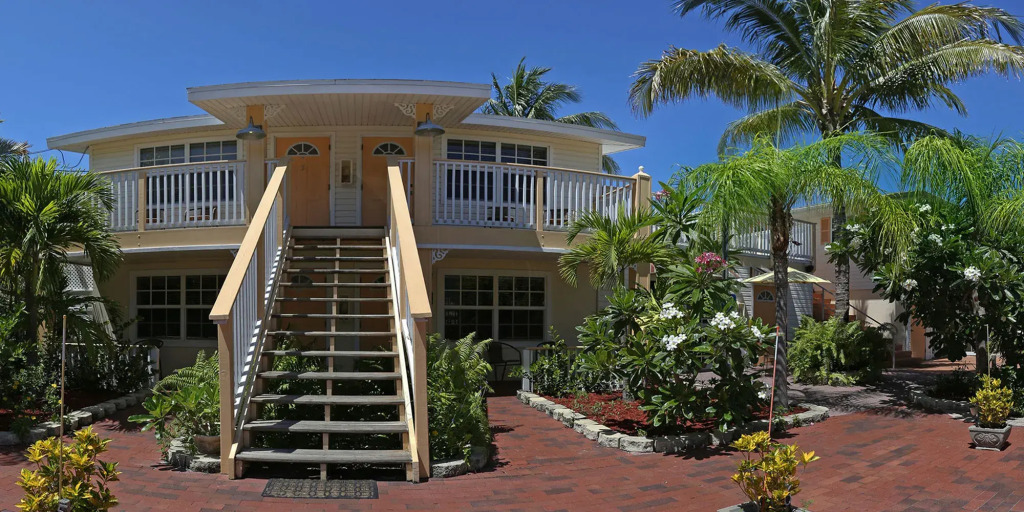Manatee Bay Inn - Near Fishing Pier Fort Myers Beach