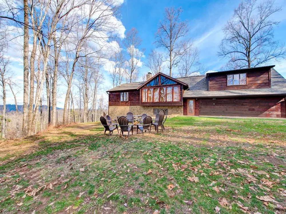 Parkside Lodge 6 Bedroom Home with Hot Tub
