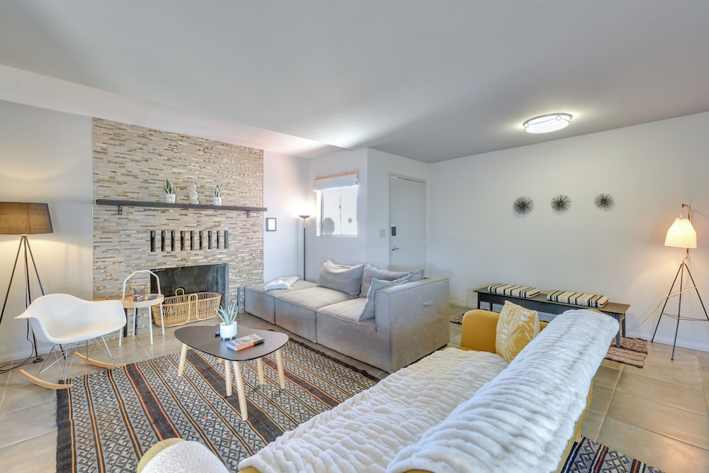 Joshua Tree Vacation Home with Private Hot Tub!
