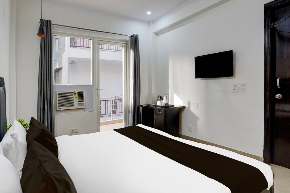 Townhouse Hotel Sec- 54 Golf Course Road