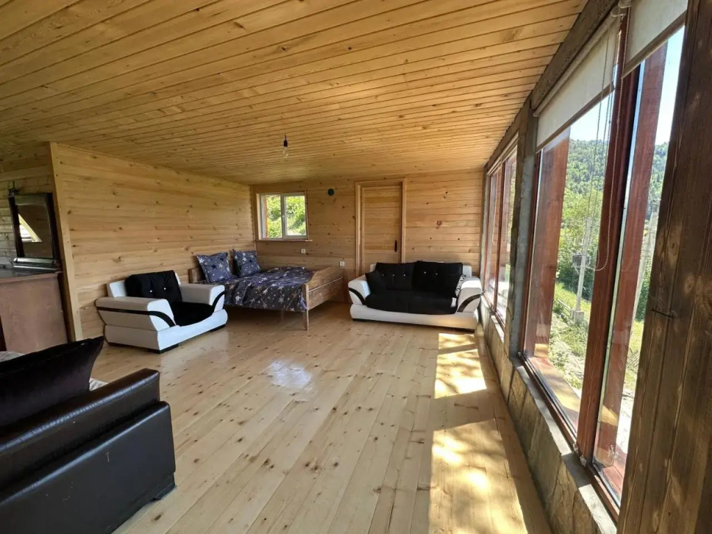 Heshkili huts Svaneti