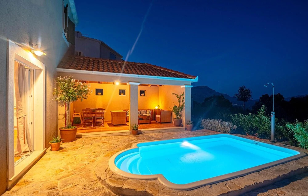 Beach Front Home In Zrnovo