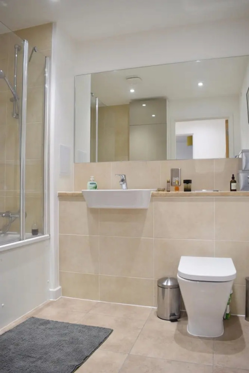 South London 1 Bed Flat with Balcony