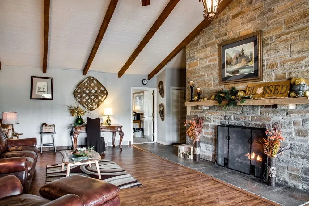 Cliff Dwellers Inn