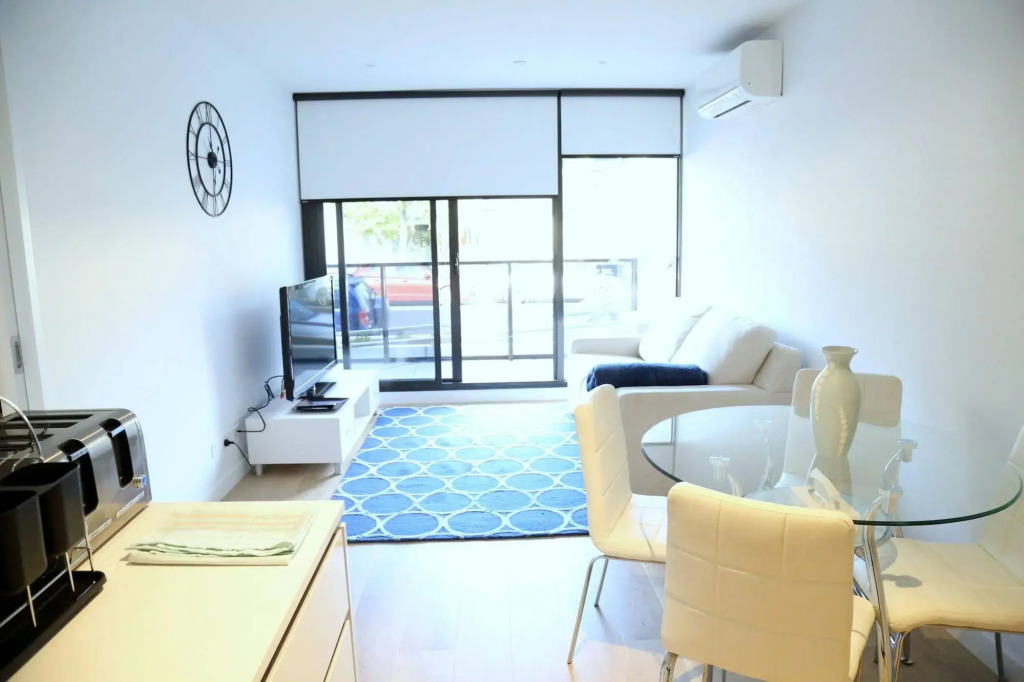 Heart of Ormond Apartment  by Ready Set Host