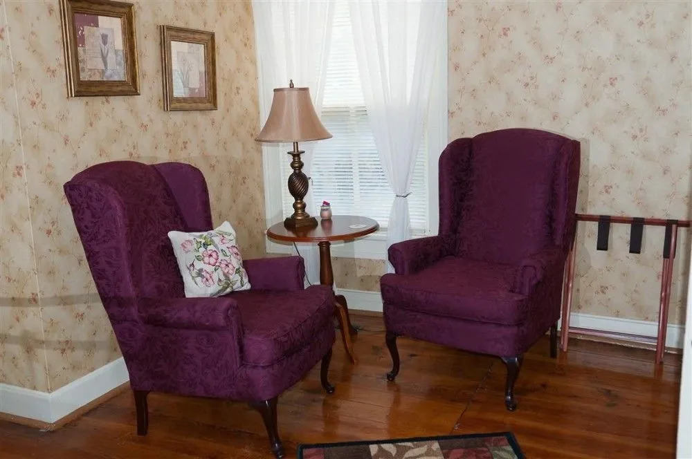 Hummingbird Inn