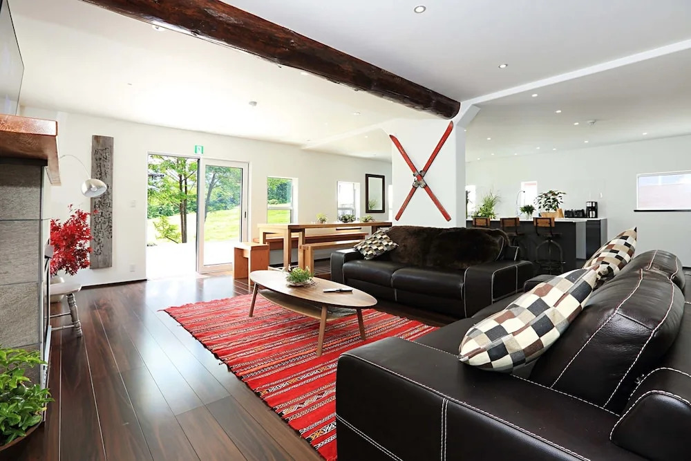Hakuba Slopeside Chalet
