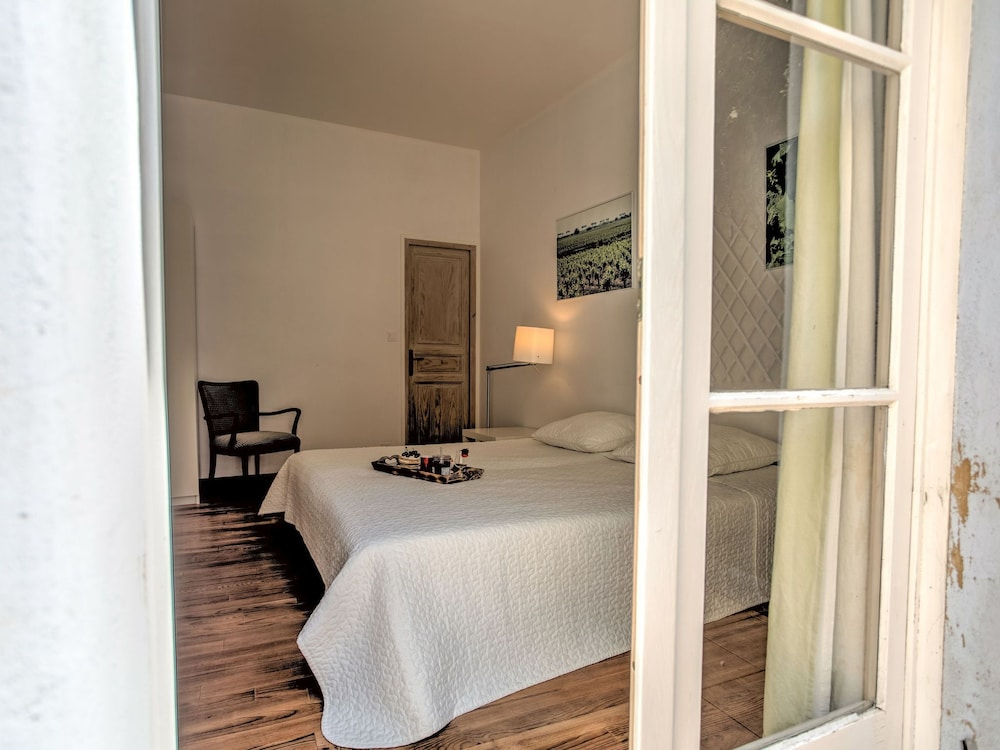 Charming Villa in Siran With Pool