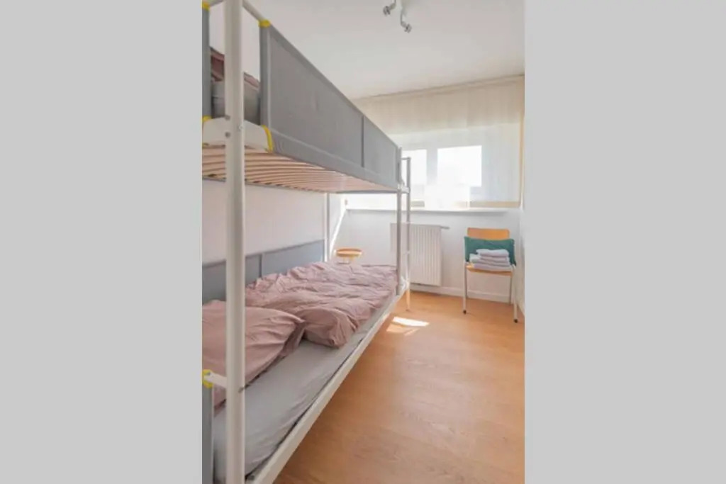 Vakantiewoning voor 12 met garages terras tuin