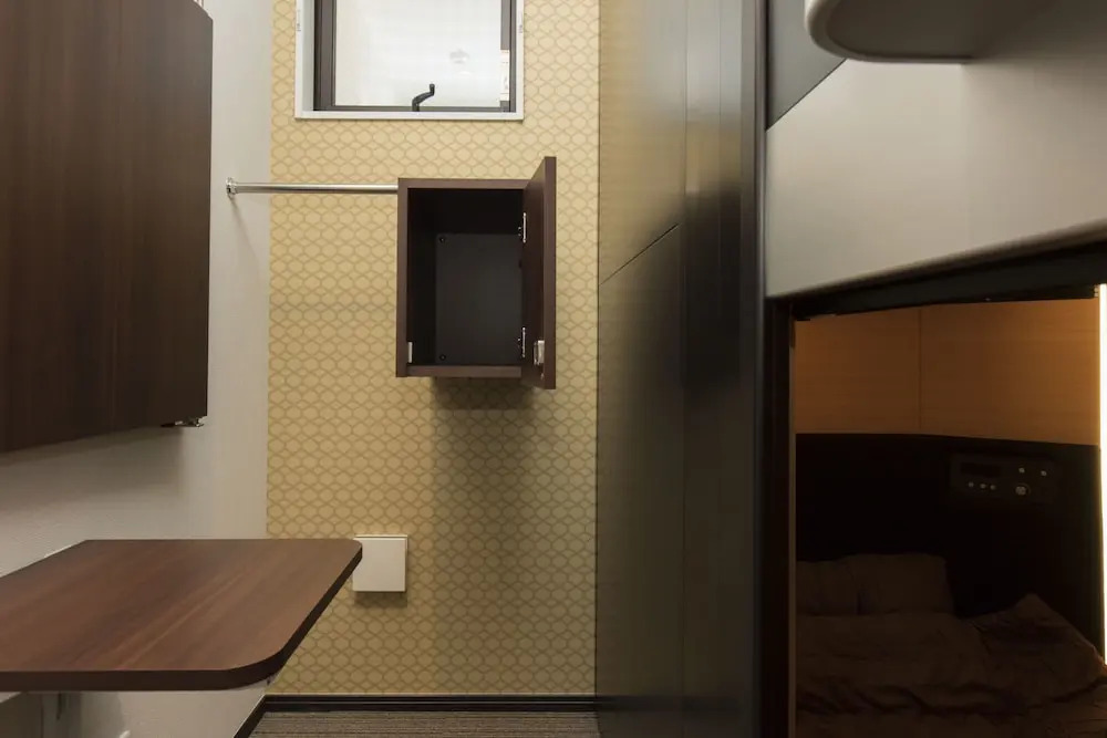 Ryoma Higashiazuma - Hostel