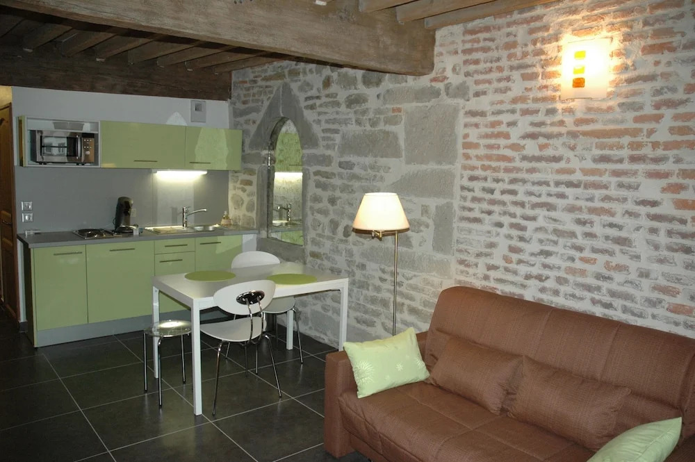 Hotel De La Tour