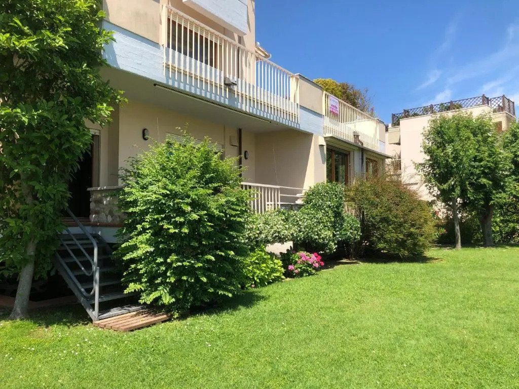 Lake Front Apartment - Direct Lake Access