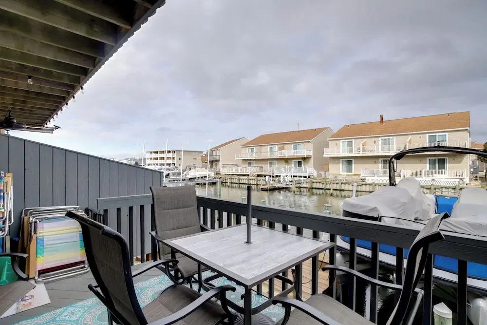 Harbor-view Balcony, Walk to Beach: Ocean City Gem