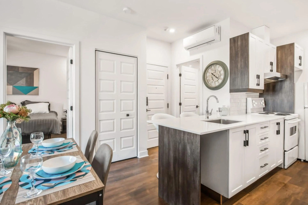 M11 Upscale 1BR Sofabed in Heart Plateau Mile-end