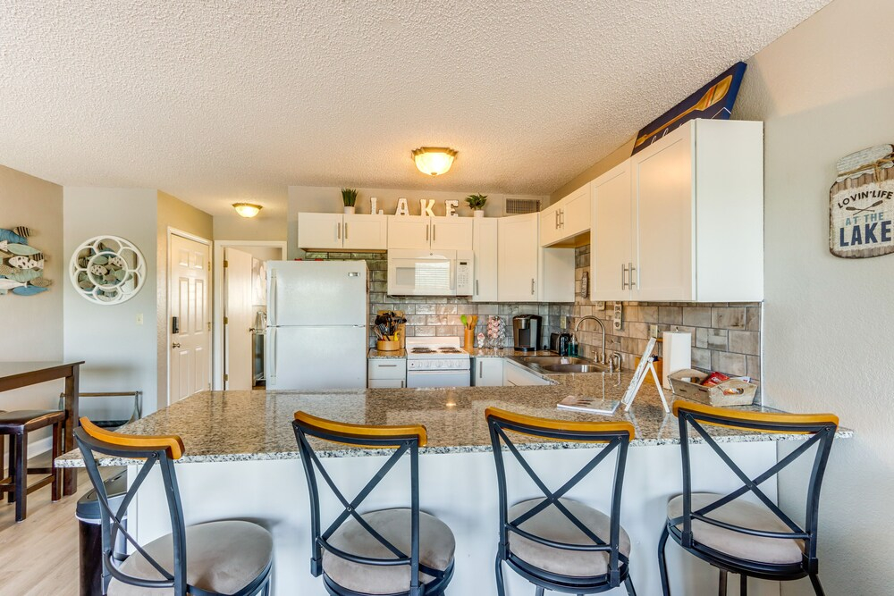 Pool Access & Lake View: Osage Beach Condo!